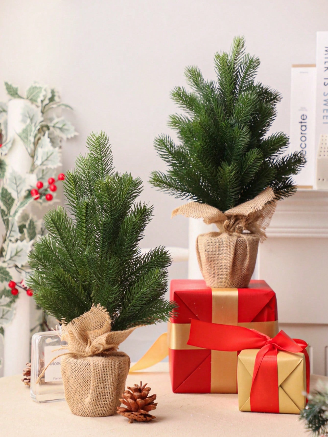 Artificial Cedar Burlap Potted Plant, Green, PE Material, Christmas Tree, Christmas Decoration Ornament, Tabletop Decoration, Artificial Potted Plant, Imitation Flowers, Imitation Plants,Party Decoration, Festive Decoration, Courtyard Porch/Home Di